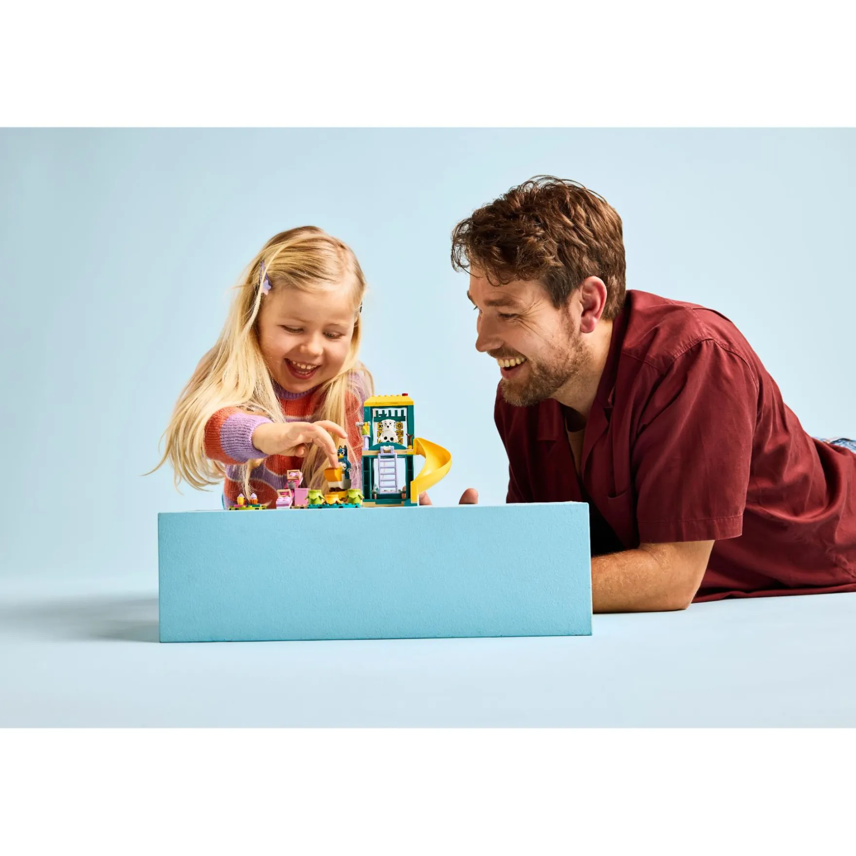 LEGO 11201 Bluey En Chloe In De Speeltuin