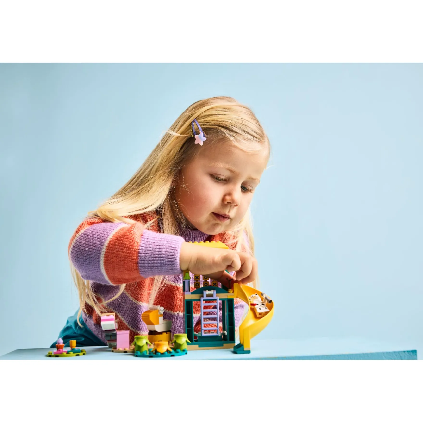 LEGO 11201 Bluey En Chloe In De Speeltuin