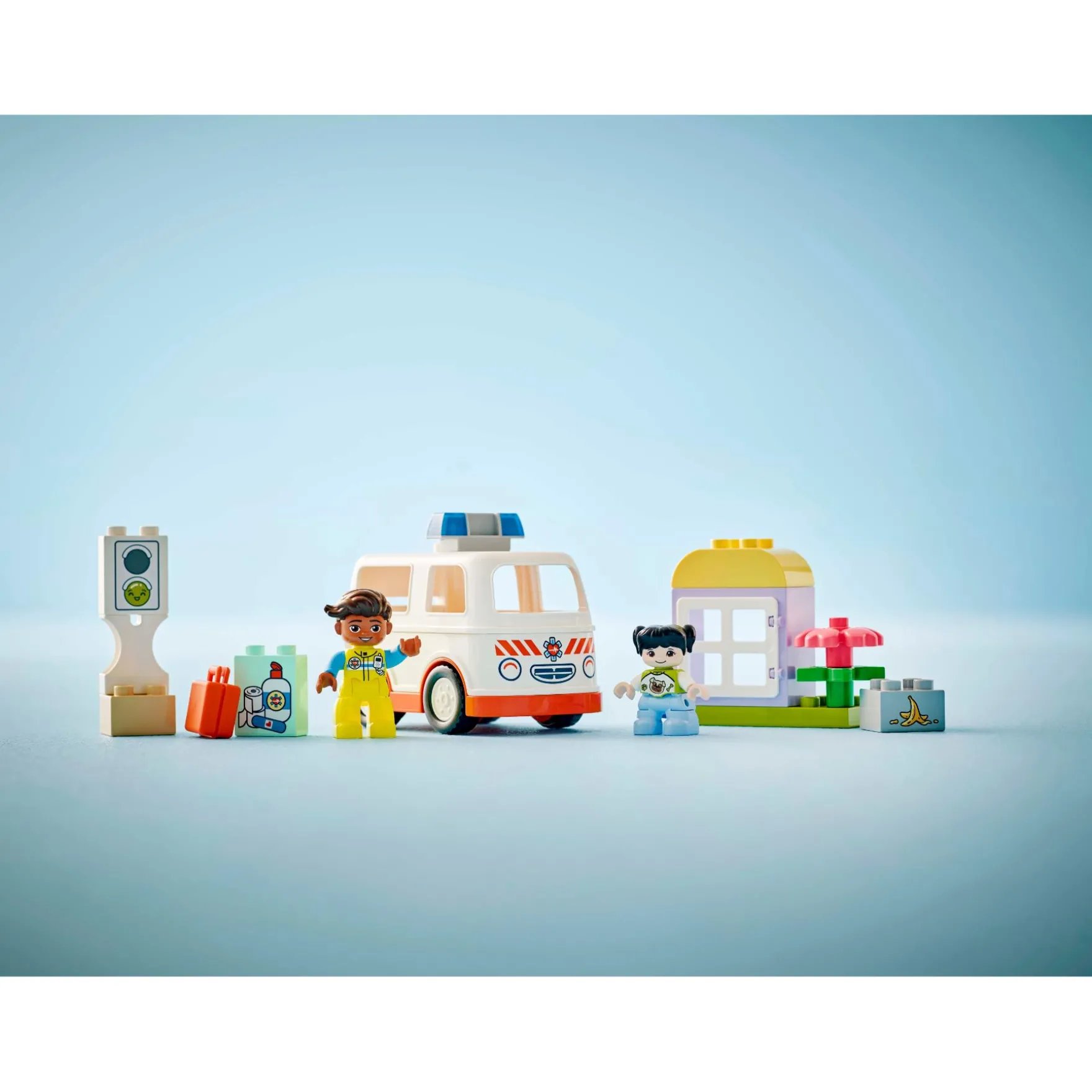LEGO 10447 DUPLO Ambulance met chauffeur