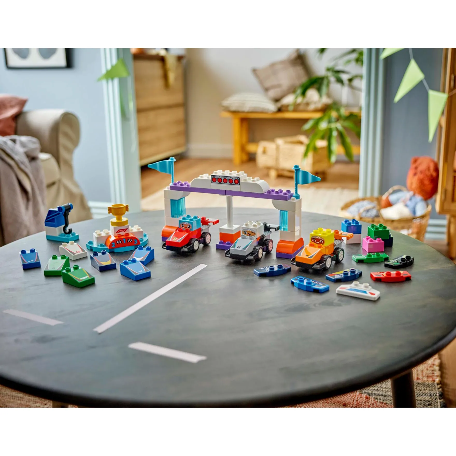 LEGO 10445 DUPLO F1 team racewagens en coureurs