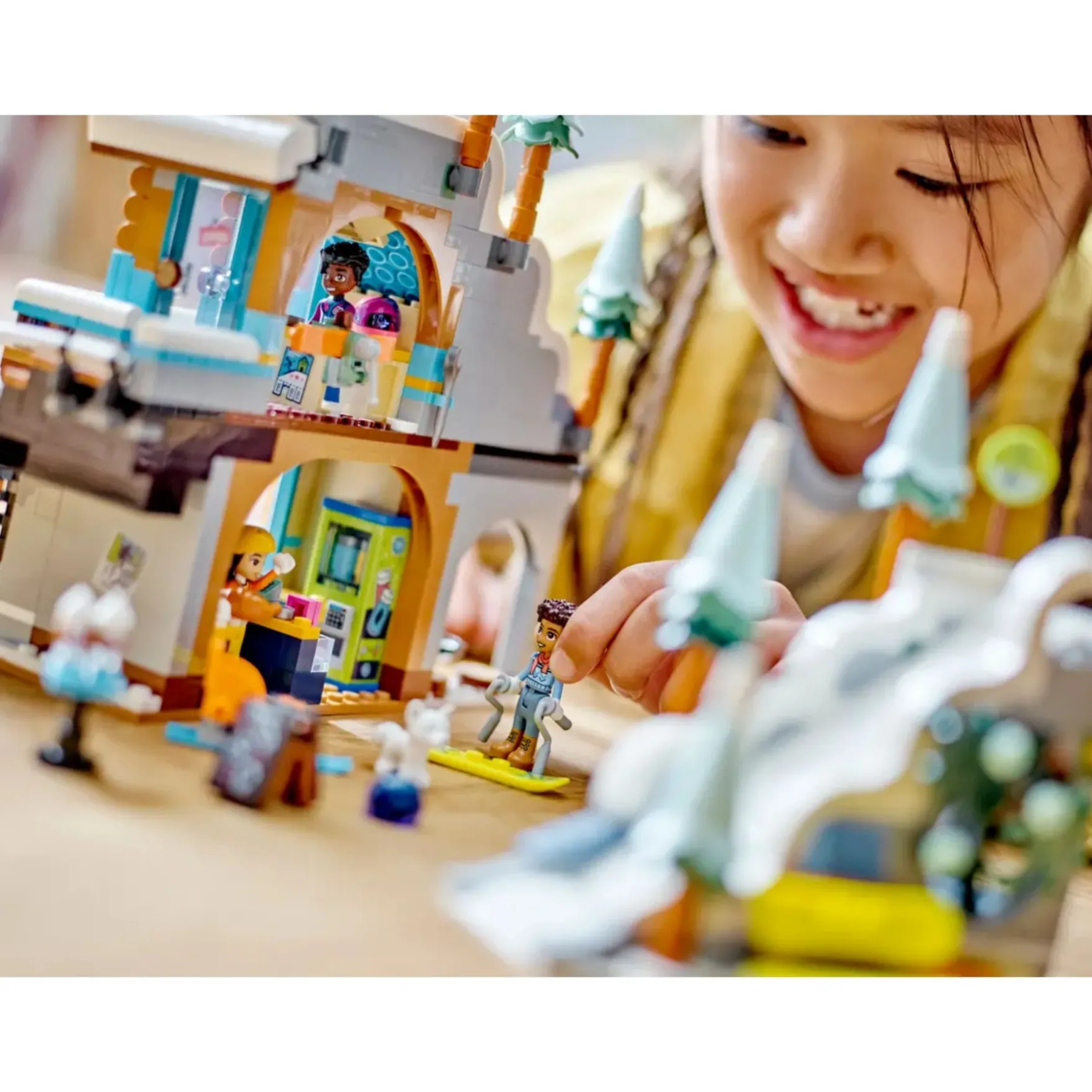 LEGO 41756 Friends Vakantie Skipiste En Café