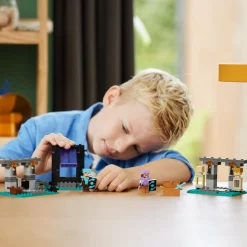 LEGO 21252 Minecraft De Wapensmederij