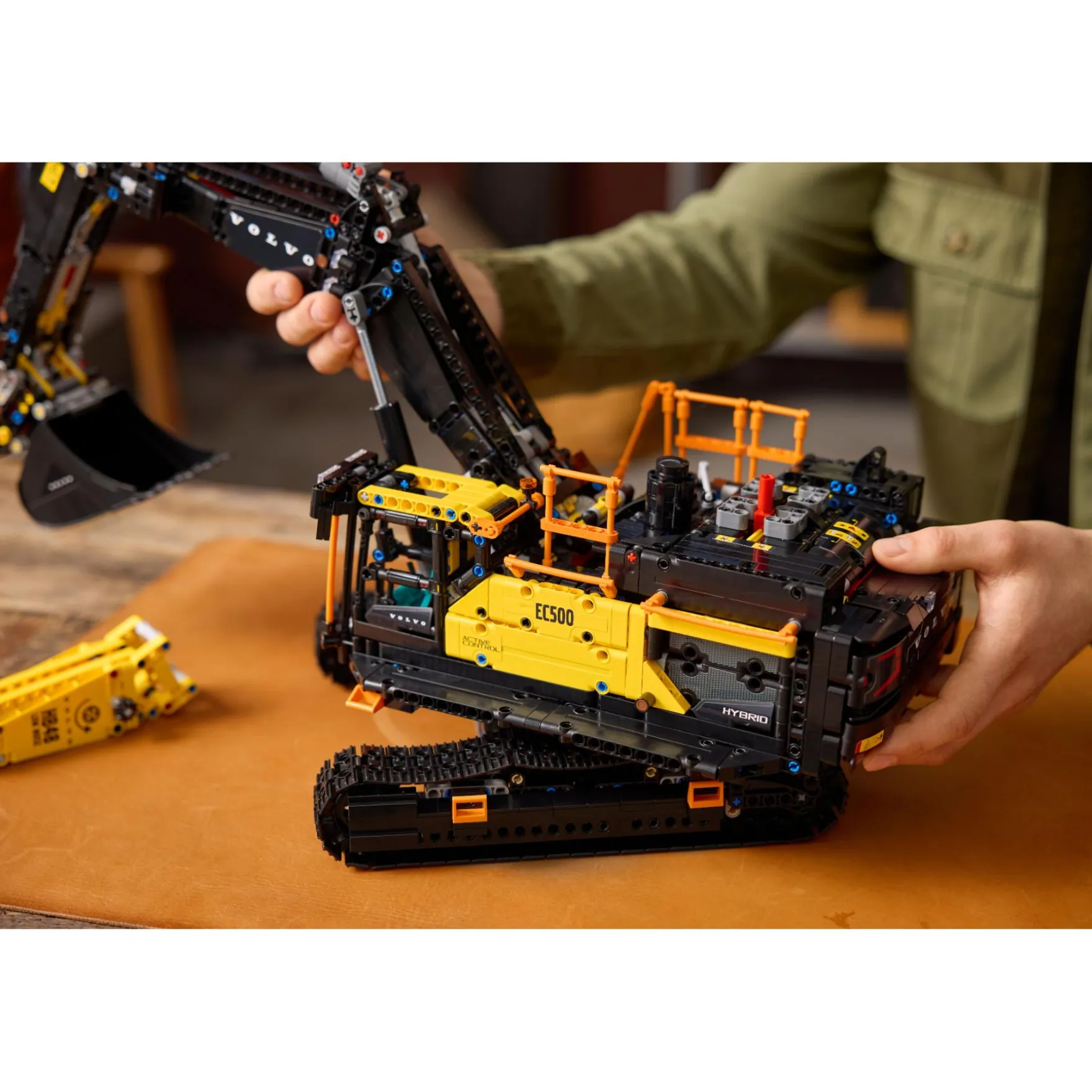 LEGO Technic 42215 Volvo EC500 Hybrid Graafmachine