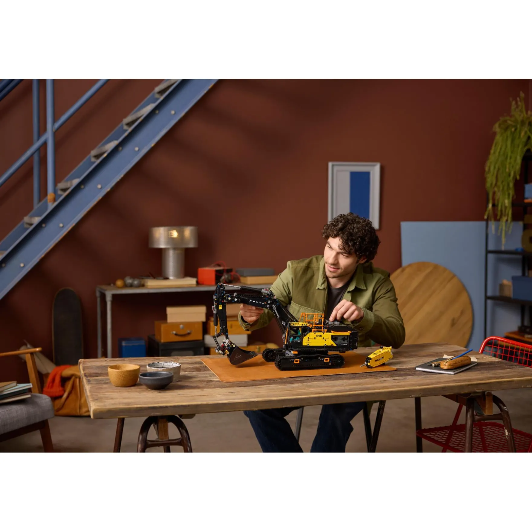 LEGO Technic 42215 Volvo EC500 Hybrid Graafmachine