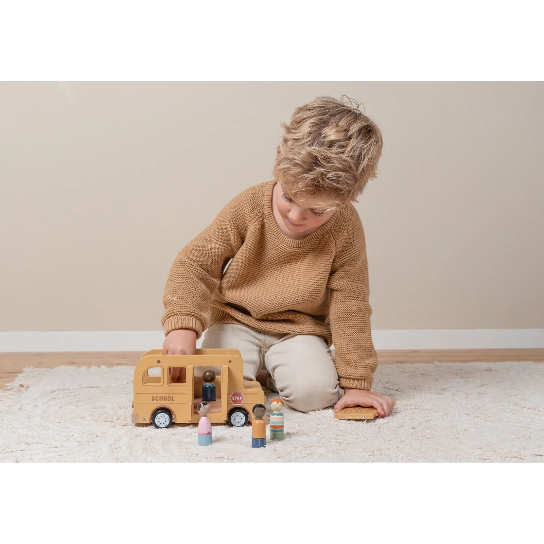 Little Dutch Schoolbus Met Poppetjes