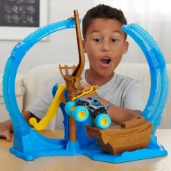 Monster Jam 1:64 Megalodon’s Loop of Doom Playset
