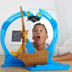 Monster Jam 1:64 Megalodon’s Loop of Doom Playset