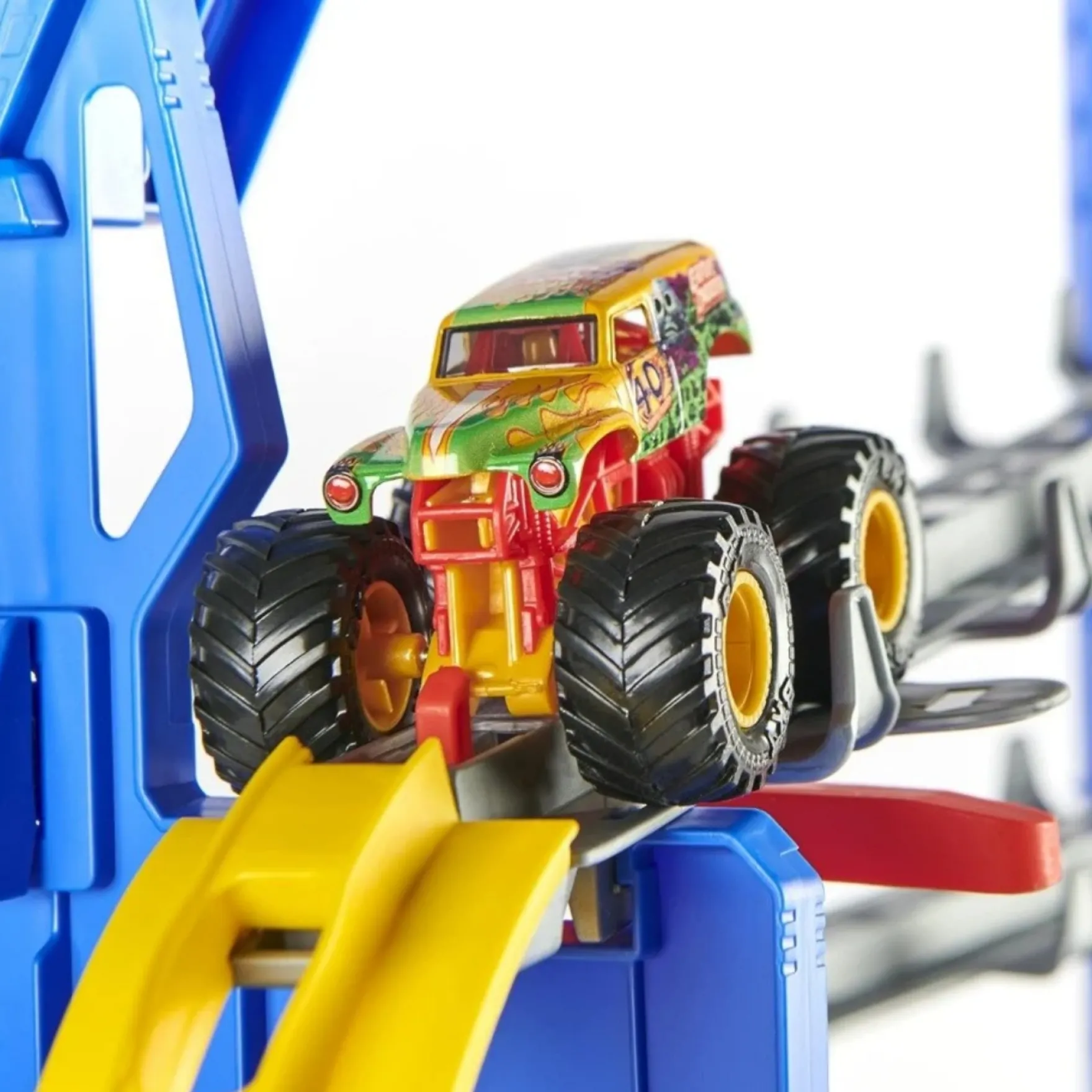 Monster Jam Garage 1:64