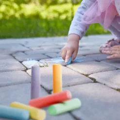 Stoepkrijt en 4 sjablonen dino