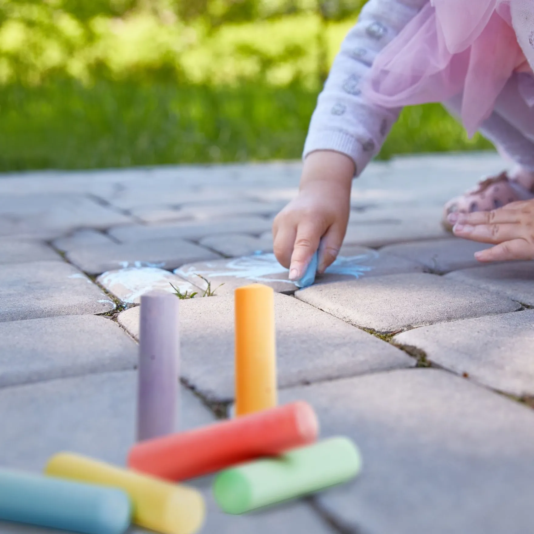 Stoepkrijt en 4 sjablonen dino