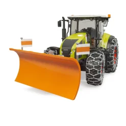 Tractor Claas Axion 950 met sneeuwkettingen en  ploegblad