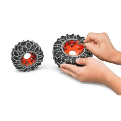 Tractor Claas Axion 950 met sneeuwkettingen en  ploegblad